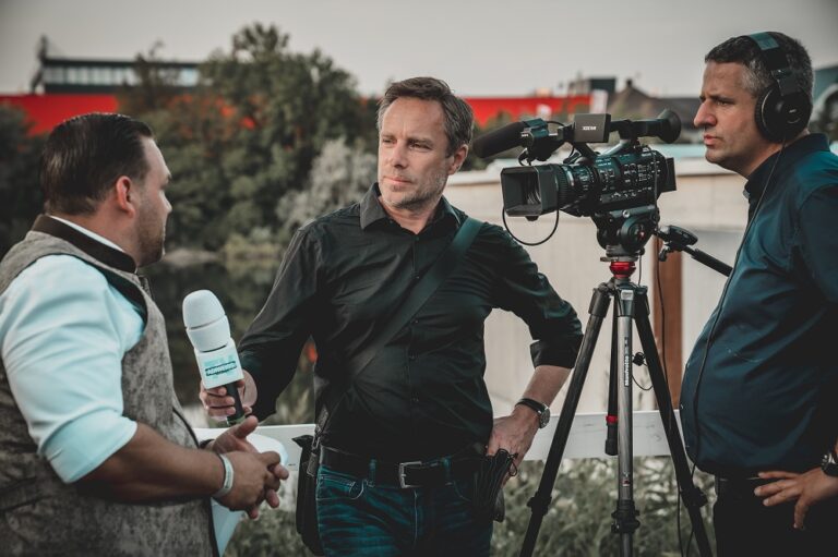 Understanding Bias in News Media: Tips for Analyzing News Sources